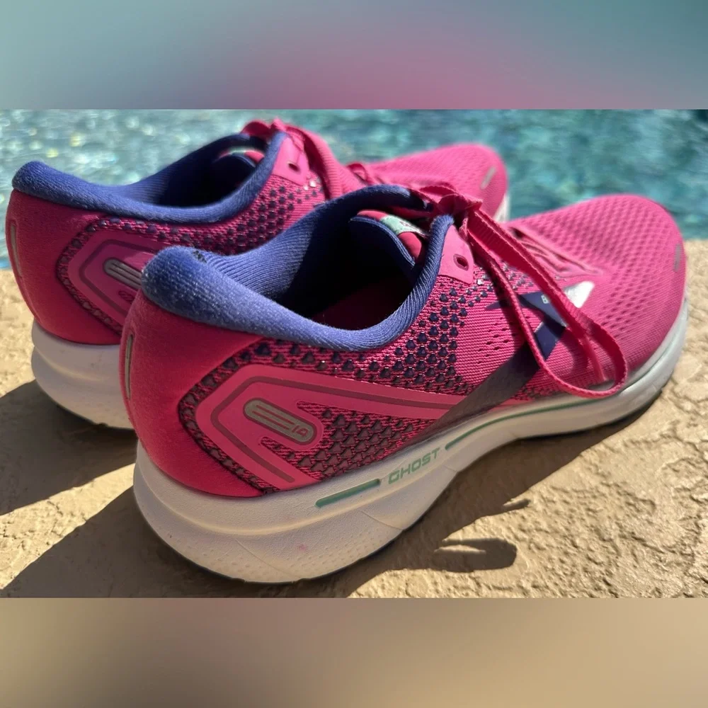 Brooks Ghost 14 Pink Fuchsia Yucca Navy Running Shoes Women’s Size 11.5 CLEAN